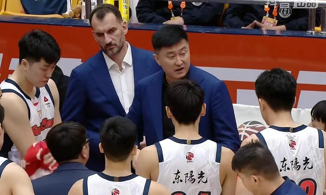 九游娱乐网页版-广东男篮86-99不敌山东，内线被打爆，一人表现优秀三大将不合格